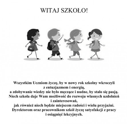 Uczniowie z czarnymi życzeniami na nowy rok szkolny